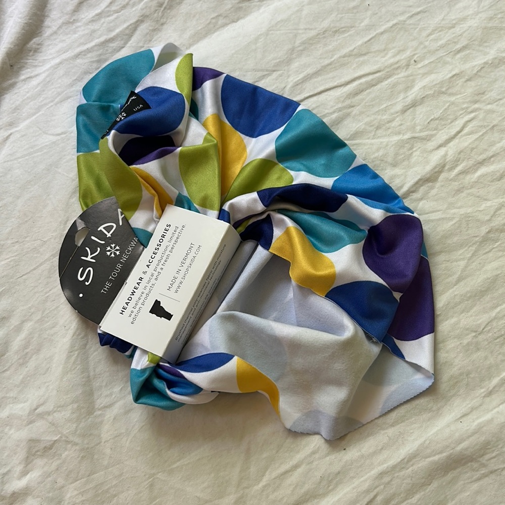 new with tags Skida The Tour polka dot neckwarmer